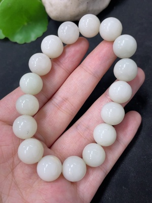 H42956783 和田玉手串    卡12mm左右    货品总重约43.9g