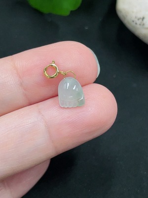 F30453661 Jadeite Pendant with 18K Gold Clasp, Total Weight Approx. 0.37g