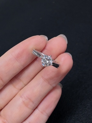 M43153404 钻石戒指  18K金  D1.012ct  货品总重约3.66克  圈口13