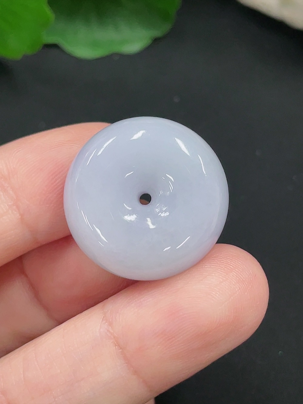 F28288033 Jadeite Peace Knot Pendant, Total Weight Approximately 11.7 Grams