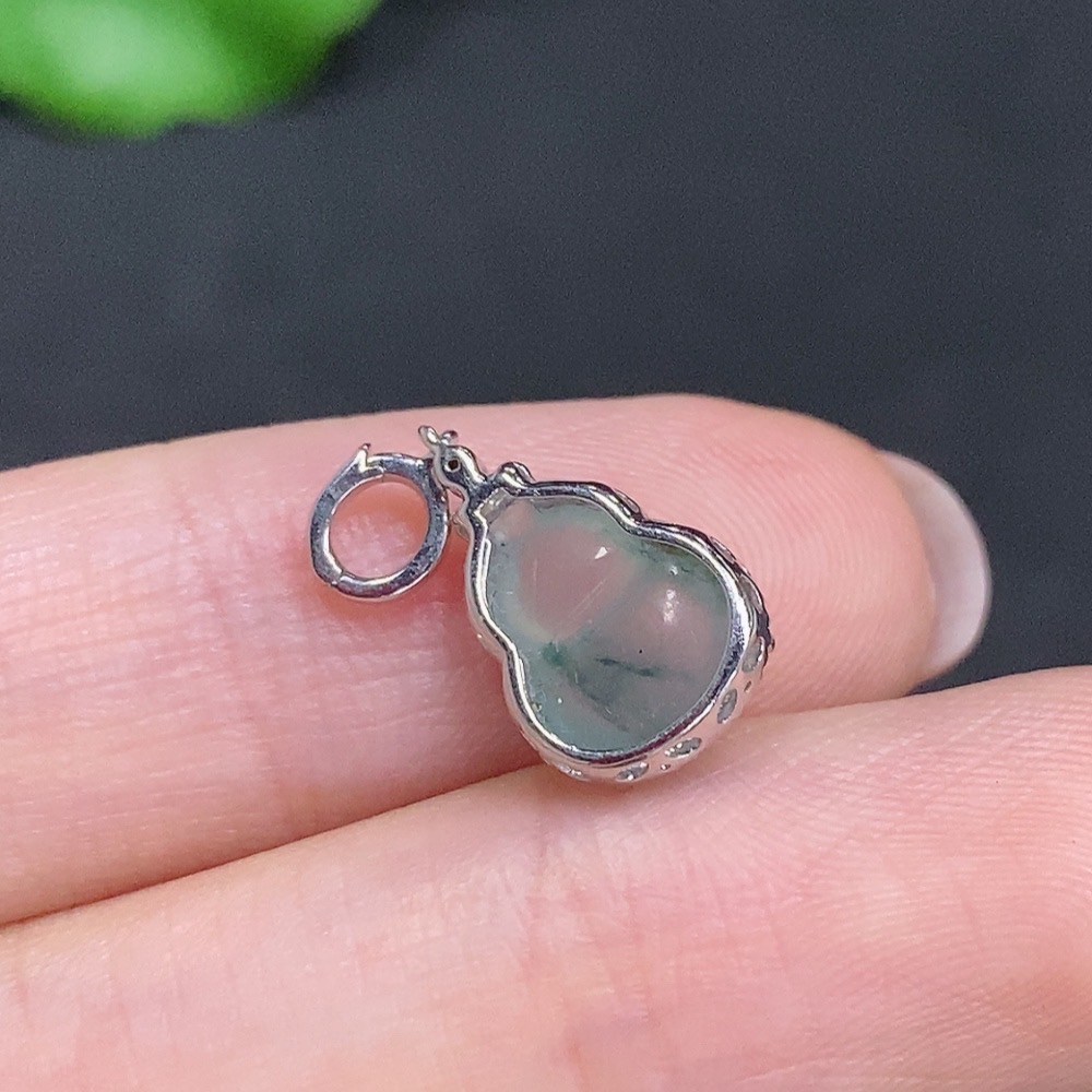 F34002189 Jadeite Gourd Pendant 18k Gold Total Weight Approx.1.1g