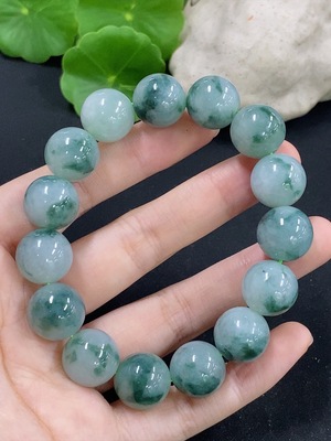 F46548906 翡翠手串 卡14mm左右 货品总重约70.26克