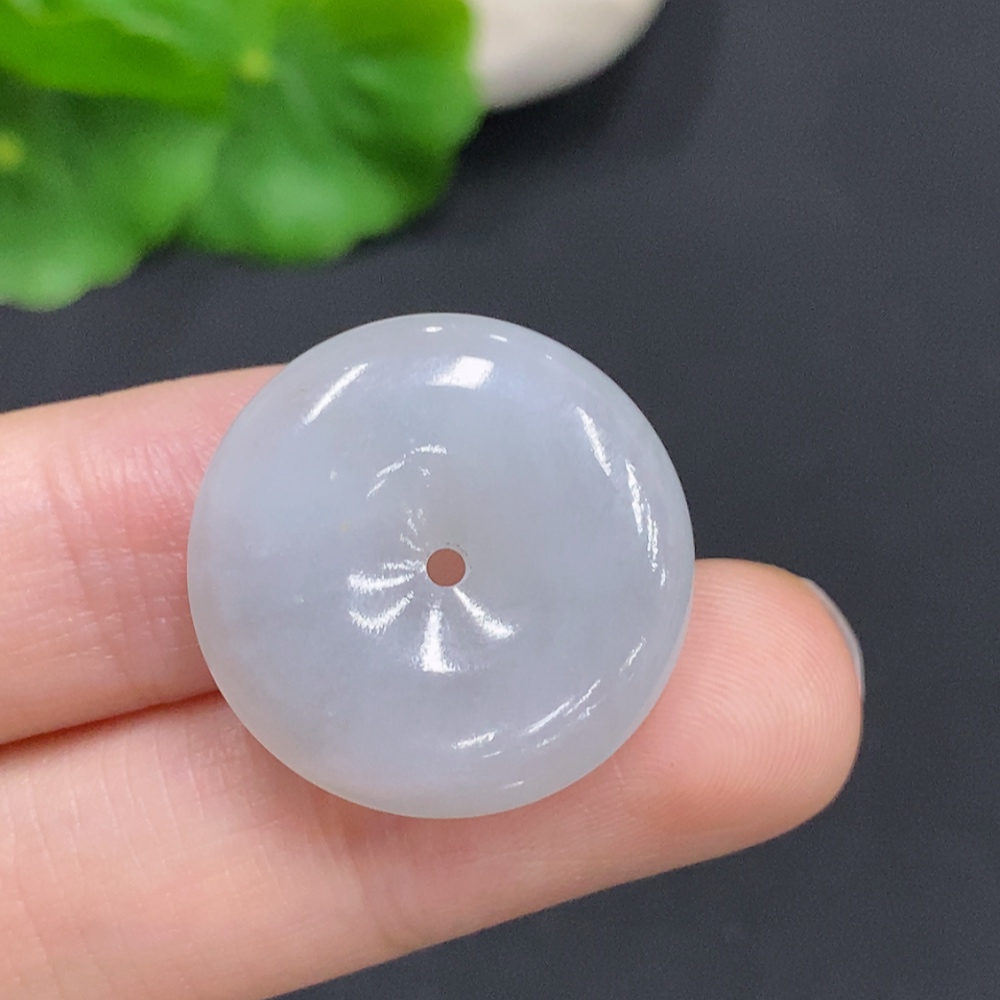 F35160155 Jadeite Peace Knot, Total Weight Approx. 5.5g