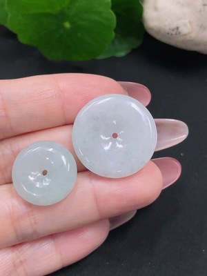 F34032476 翡翠挂件一手走
