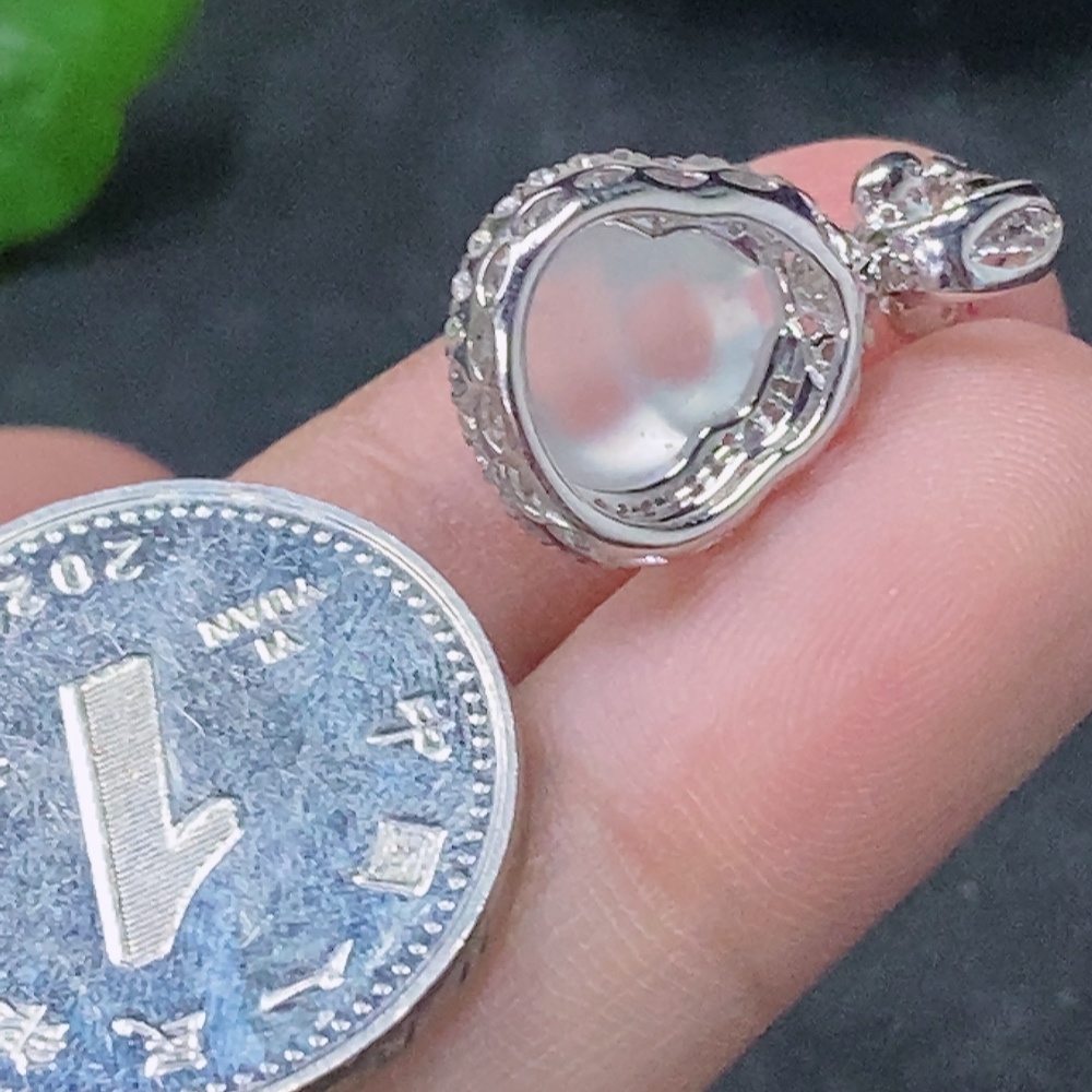 F32800255 Jadeite Inlaid Calabash Pendant with 18K Gold and Diamond Accents, Total Weight Approx. 2.358g