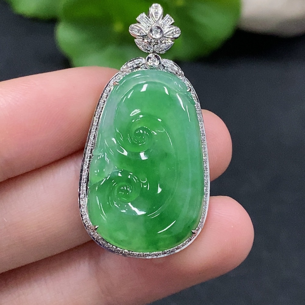 F33947145 Jadeite Ruyi Inlaid Pendant 18K Gold Total Weight Approx. 5.7g (With Diamond Accents)