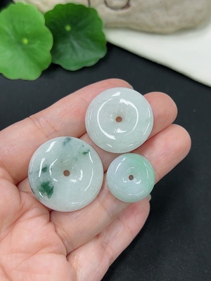 F41942109 翡翠平安扣挂件 货品总重约18.8g