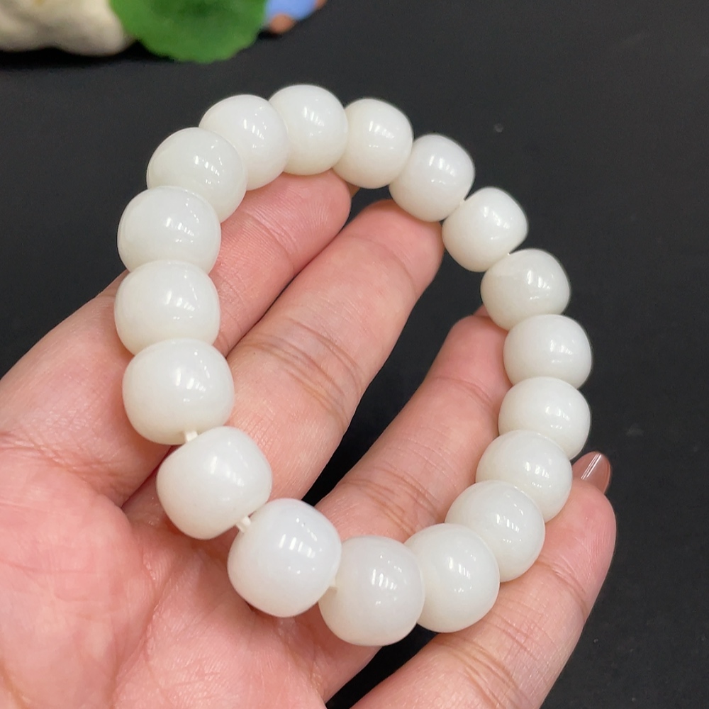 H35101104 Hetian Jade Bracelet, Approx. 12.7 mm Beads, Total Weight Approx. 57g