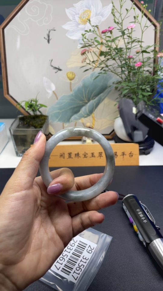 F29315617 Jadeite Round Bracelet Size 59.7 Total Weight Approximately 66.74g