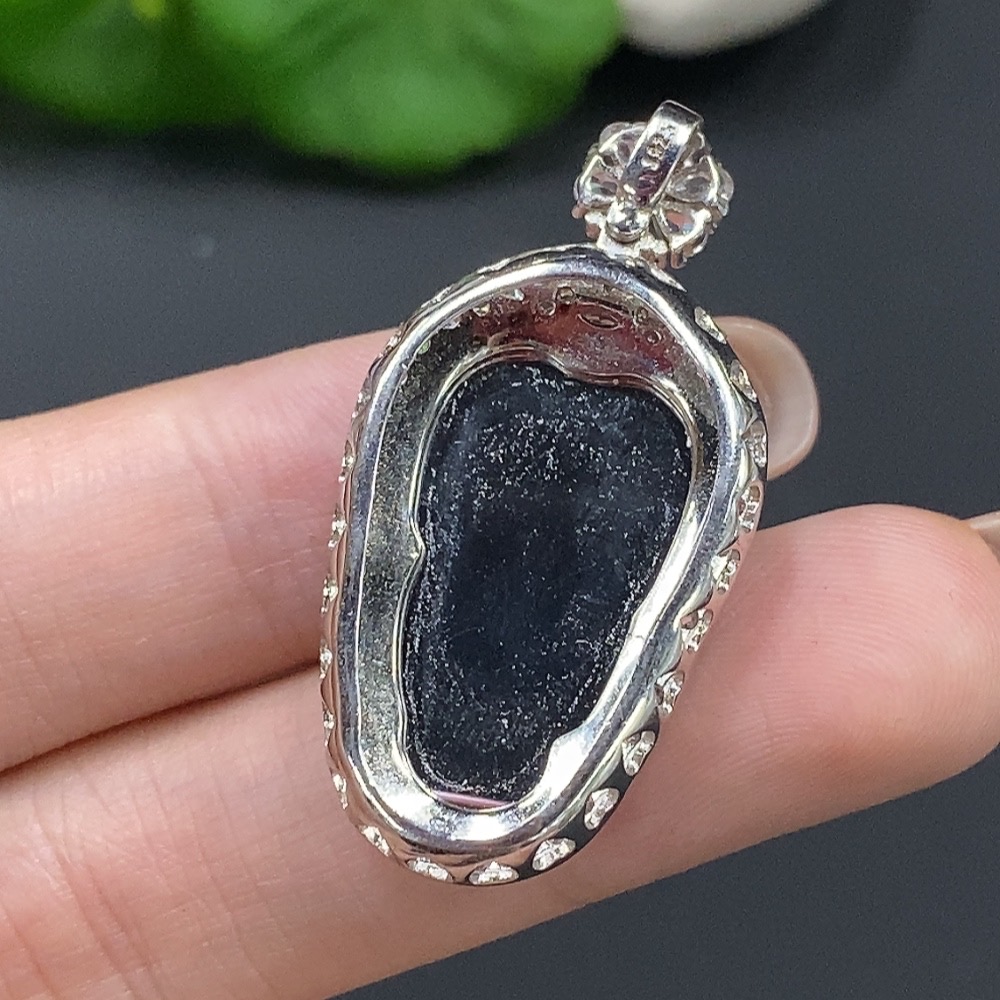 F16723199 Jadeite Leaf Pendant Non-Gold Inlaid Total Weight 6.032g