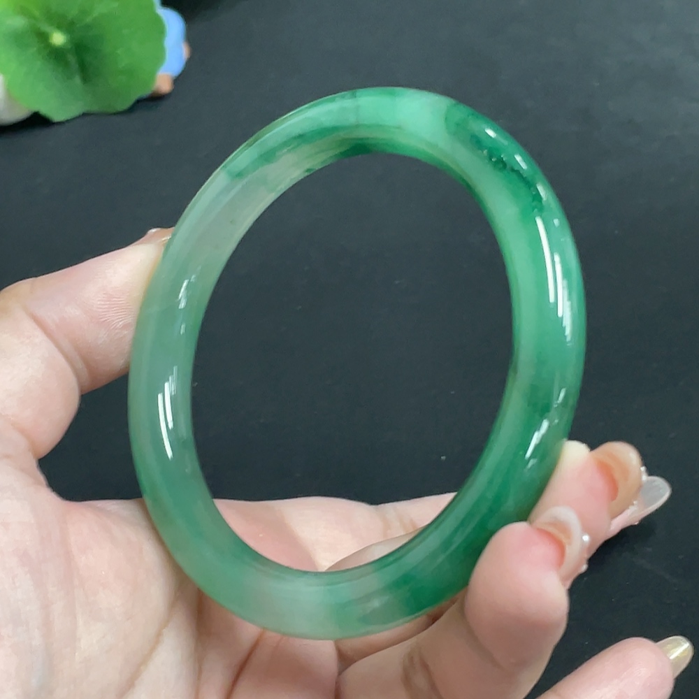 H31677118 African Emerald (Dulong Jade) Round Bangle