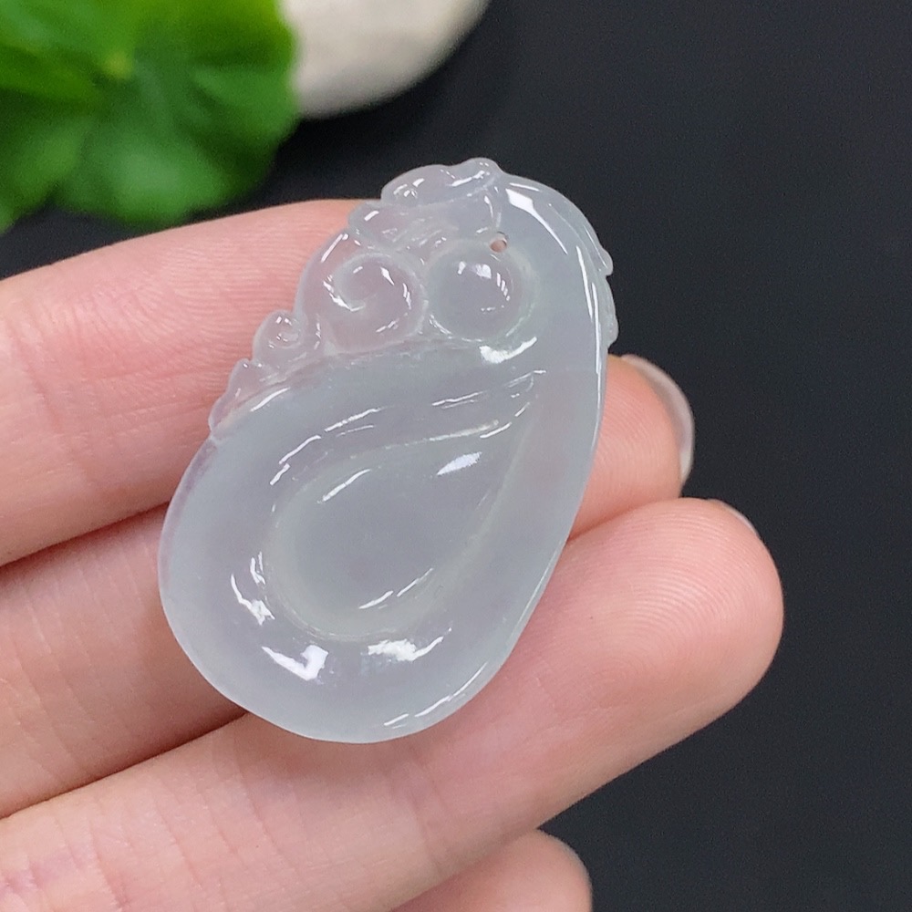 F35124816 Jadeite Fu Bei Pendant, total weight approximately 6.1 grams