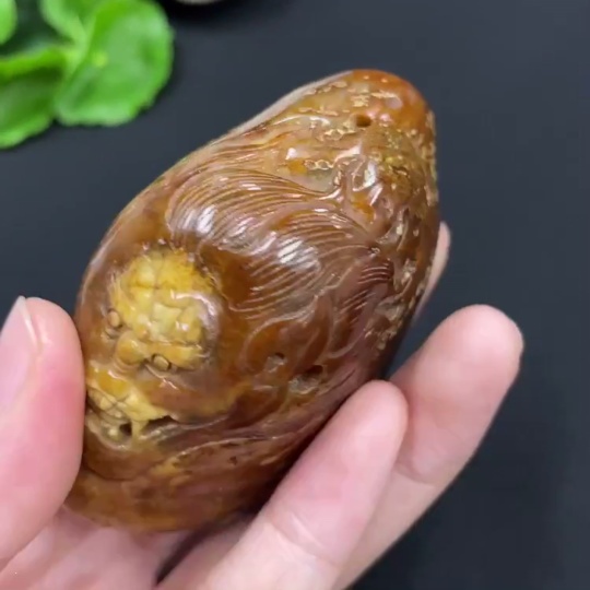 H29352154 Hetian Jade Handheld Carving - Auspicious Beast - Undetermined Skin Color Origin, Contains Other Mineral Components, Total Weight Approximately 168.2g