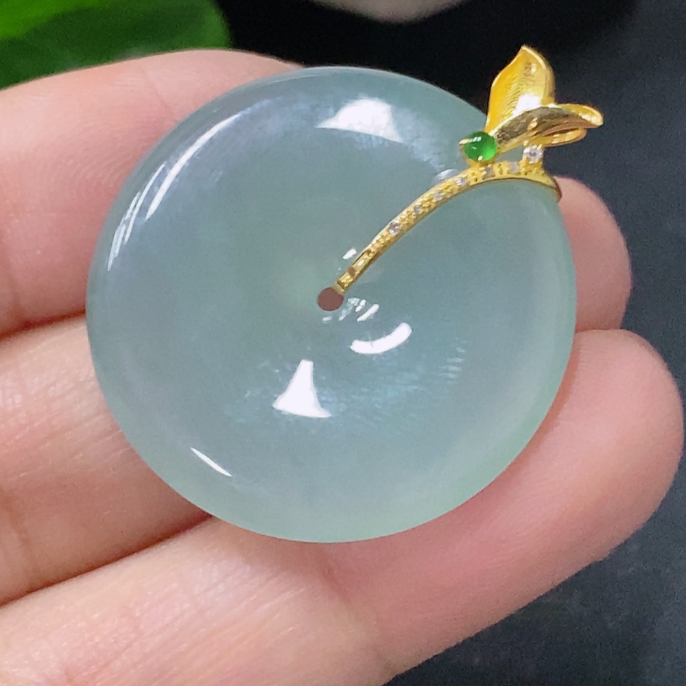 F35116494 Jadeite Pendant Peace Buckle with 18K Gold and Diamond Accents, Total Weight Approximately 8.36g