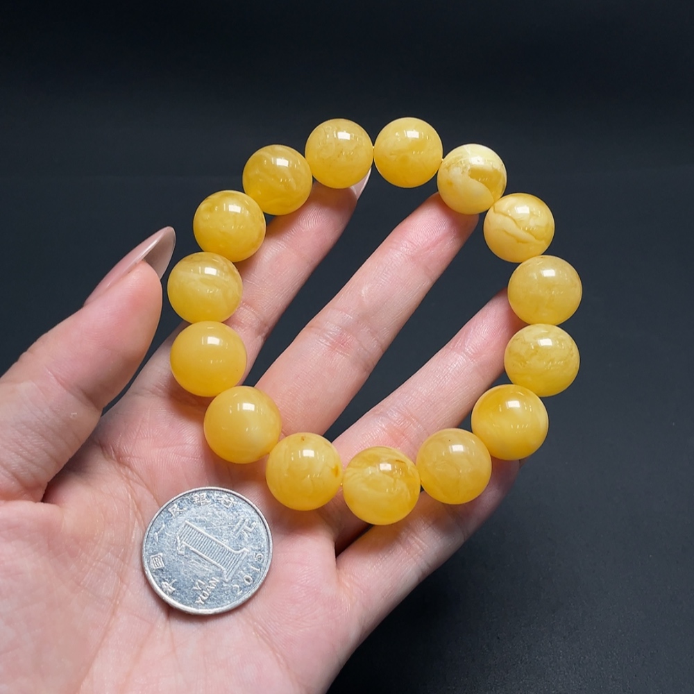 C20296377 Amber Beeswax Bracelet Total Weight About 32.28g Size Approx.15.7mm