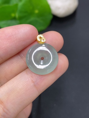 F46533080 翡翠平安扣 18K金 货品含链总重约2.3克
