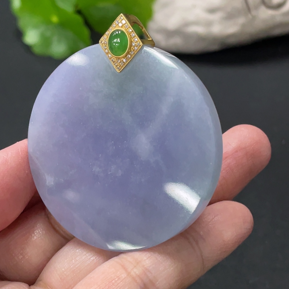 F34978090 Jadeite Plain Pendant with 18K Gold Clasp and Diamond Accents, Total Weight Approx. 33.5g