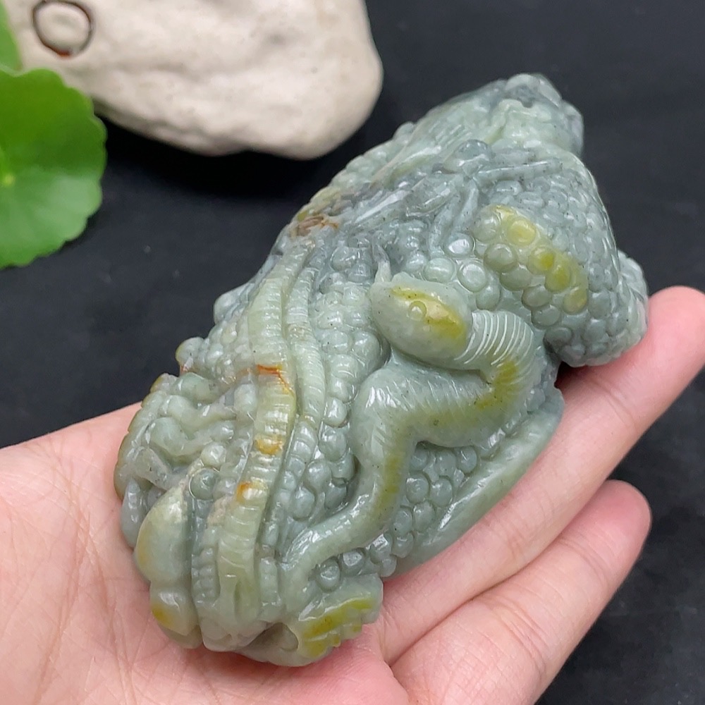 H31582276 Hetian Jade Ornament 'Five Poisons' with Undetermined Skin Color Origin, Total Weight Approx. 280.6g