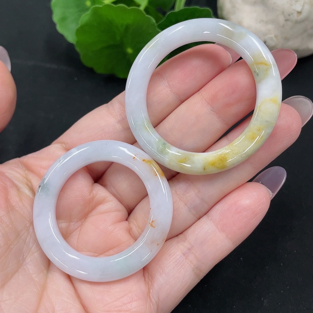 F34981914 Jadeite Peace Ring Pendant Sell as a Lot (yellow part color origin undetermined)