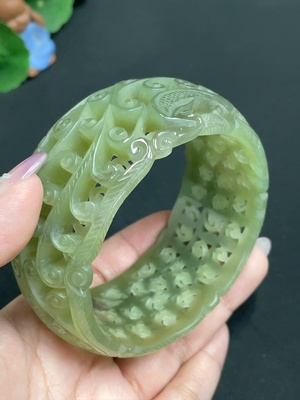 H33862807 Hetian Jade Carved Flower Bracelet (Circumference 68, Total Weight Approx. 105.7g)