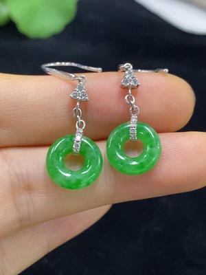 F33861362 Jadeite inlaid earrings set with 18k gold and diamonds, total product weight approximately 2.99g