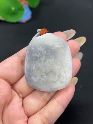 H42978942 和田玉挂件 仿古件 货品总重约[含绳]55.7g 含其他矿物成分