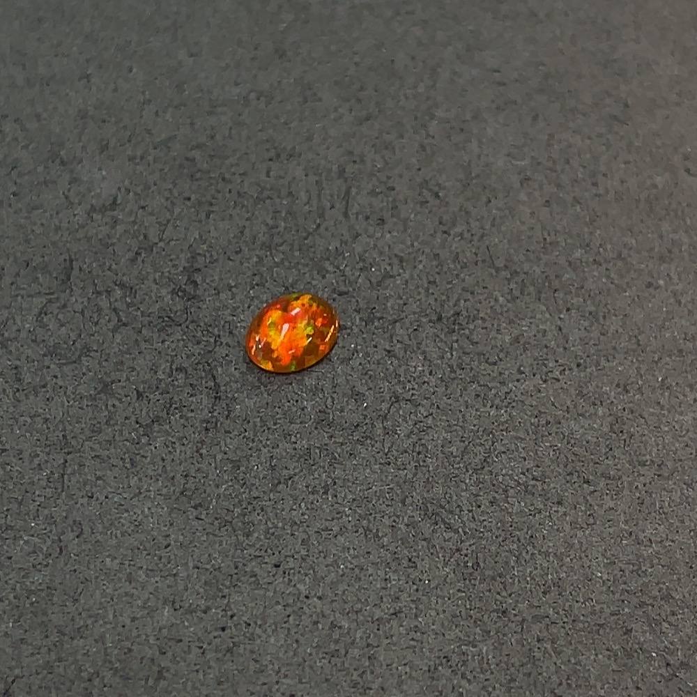 C32785569 Opal loose stone, color origin undetermined, total weight approximately 0.75 carat