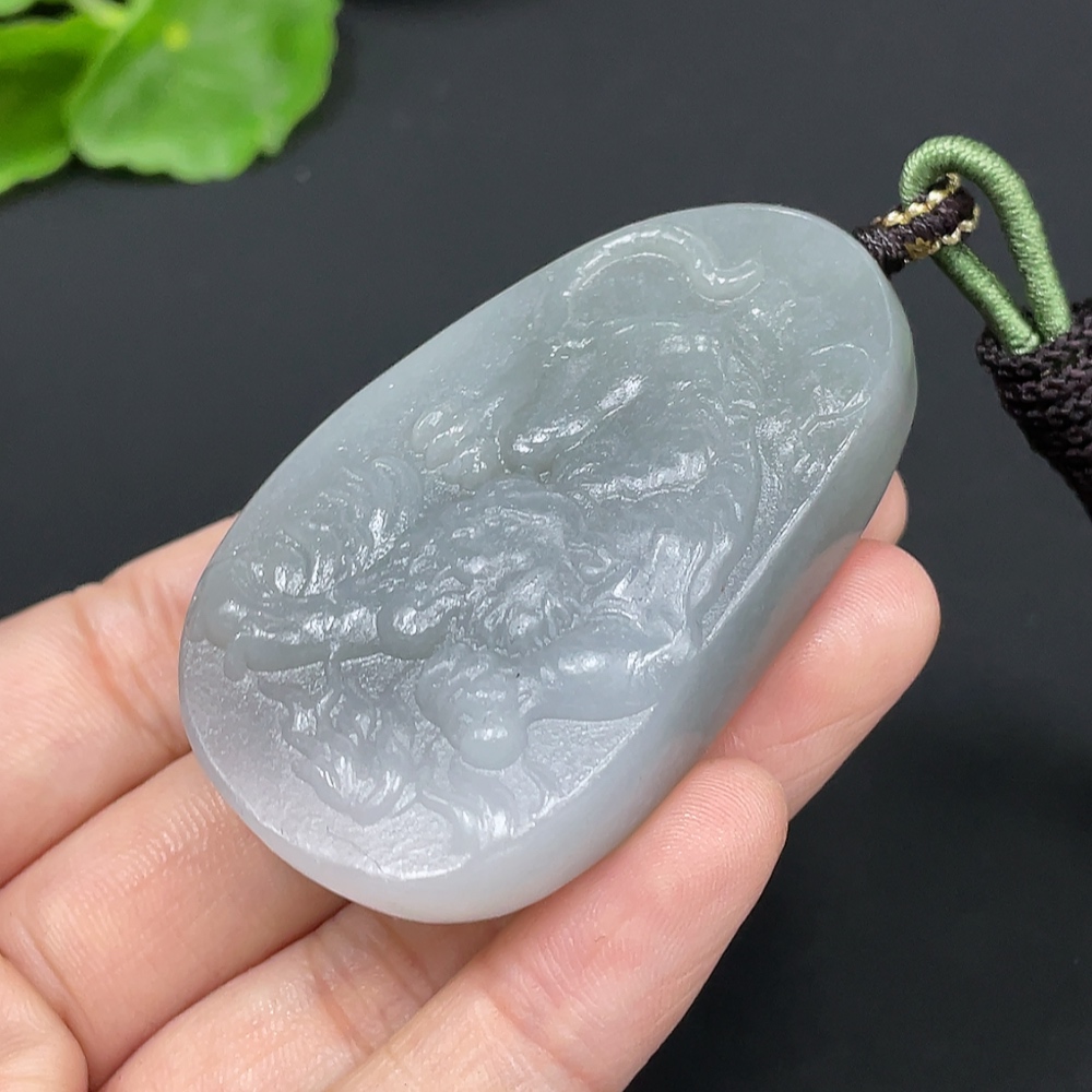 H27073349 Hetian Jade Pendant - Fierce Tiger Descending the Mountain