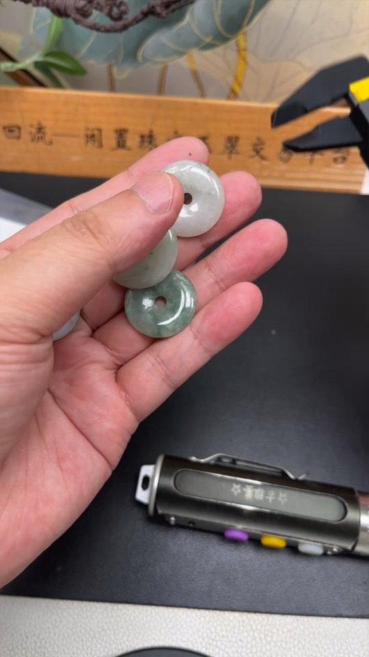 F31691364 Jadeite Safety Buckle Pendant