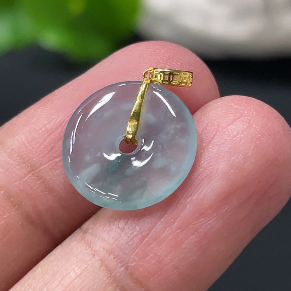 F27070049 Jadeite Safety Pendant with 18k Gold Clasp, Total Weight Approx. 1g