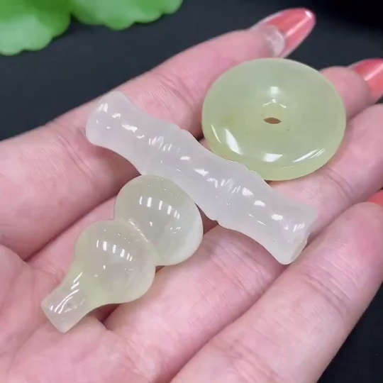 H34061920 Xiuyu (serpentine jade)