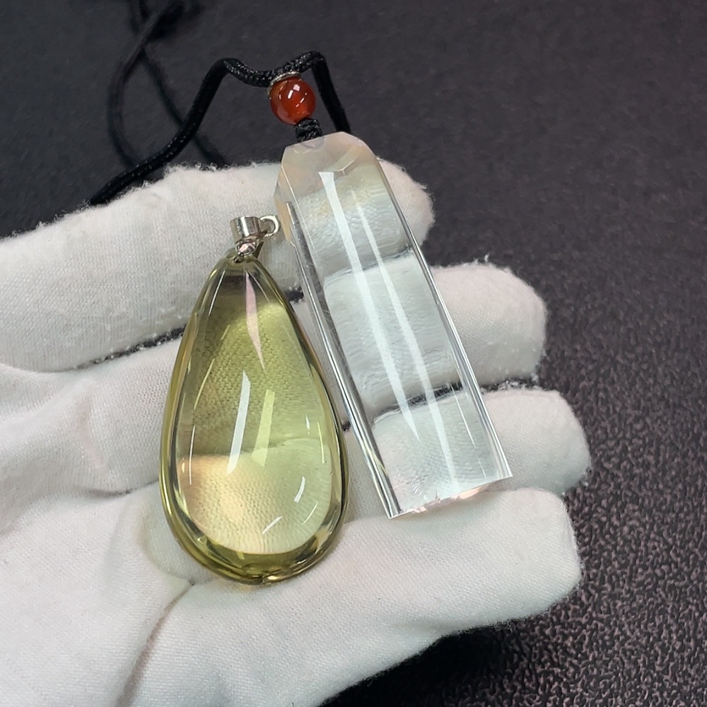 C34039782 Crystal Pendant Non-Gold Total Weight Approx. 44.19g With Cord Sell as a Lot