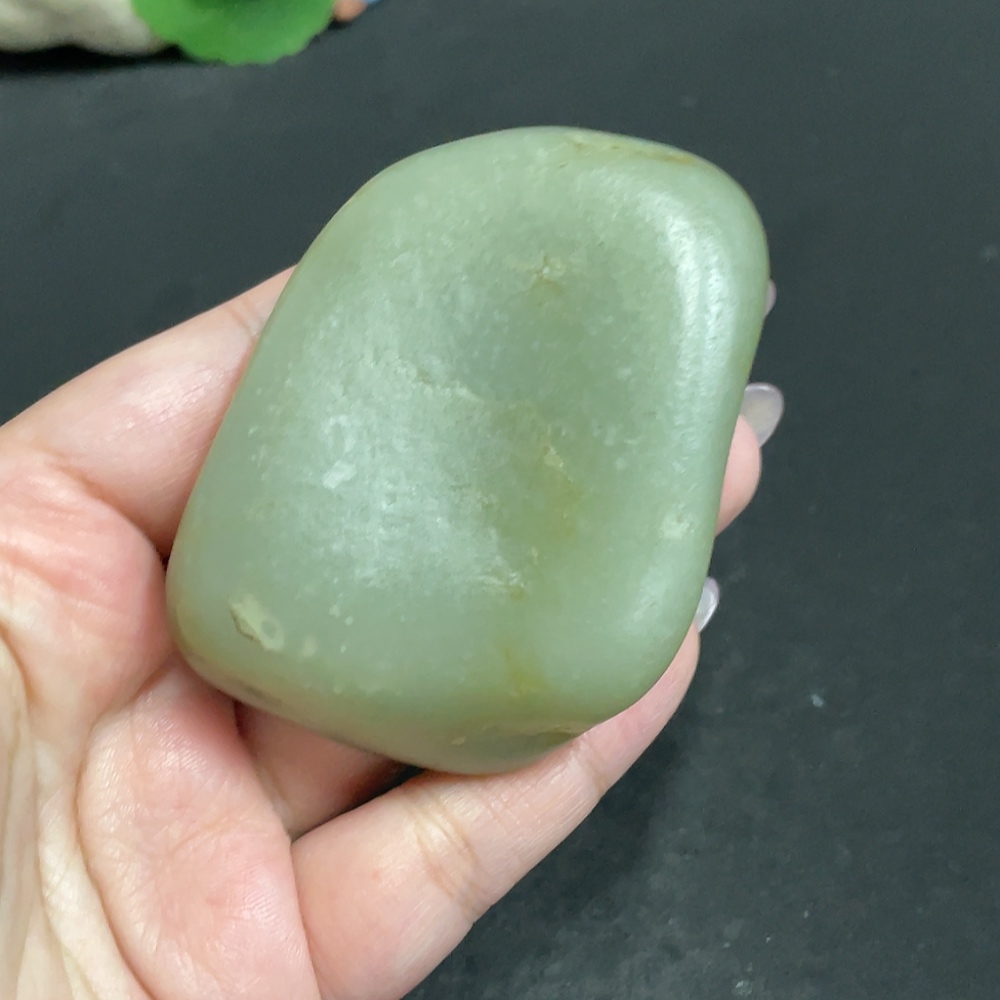 H33863294 Hetian Jade with other mineral components, undetermined skin color origin, total weight approx. 152.4g