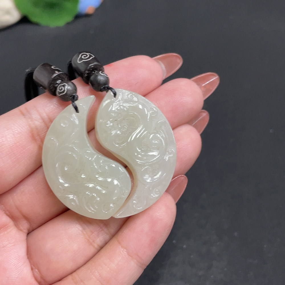H34011033 Hetian Jade Pendant