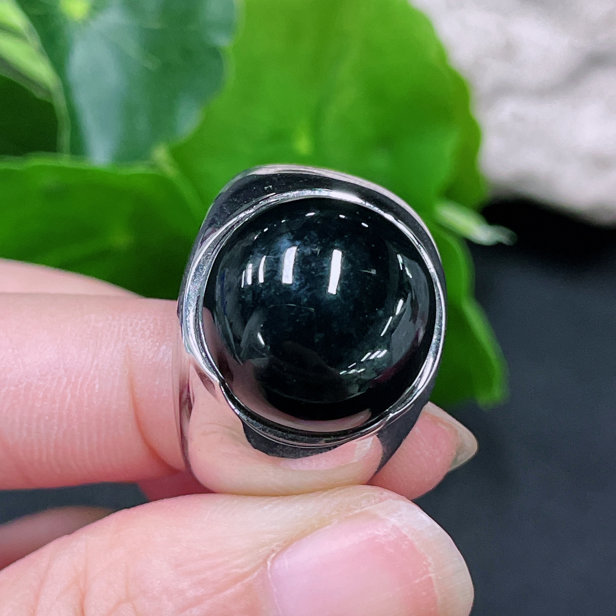 F33918837 Jadeite Cabochon Inlaid Ring (No Markings Surface Tested 18K Gold) Size 26 Total Weight Approx. 9.5g