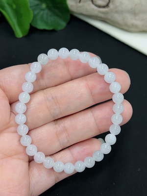 F46584702 翡翠手串 卡5.7mm左右  货品总重约10克