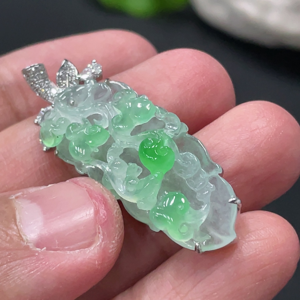 F33936138 Jadeite In Pendant 18meal 18k Gold Inlaid Total Weight Approx.5.3g