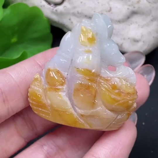 F34020324 Jadeite Pendant, color origin undetermined, total weight approximately 41g