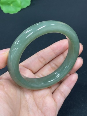 H43124236 和田玉正圈手镯   圈口56.4        货品总重约59.9g