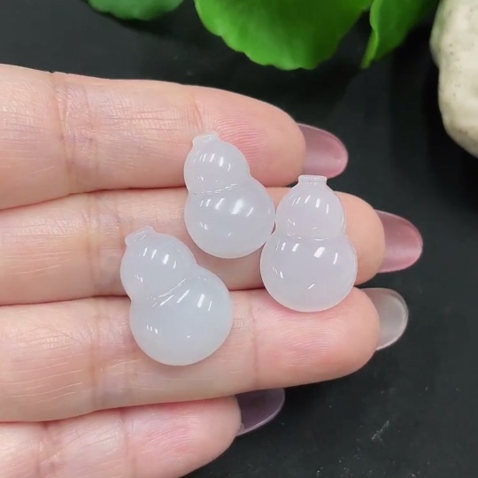 F34982979 Jadeite Gourd Inlaid Pieces Sell as a Lot