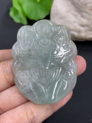 F46597442 翡翠挂件九尾狐 货品总约重23.34g