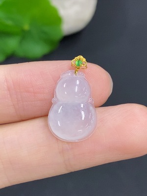 F41933929 翡翠葫芦挂件 18k金扣头 货品总重量约1.3克