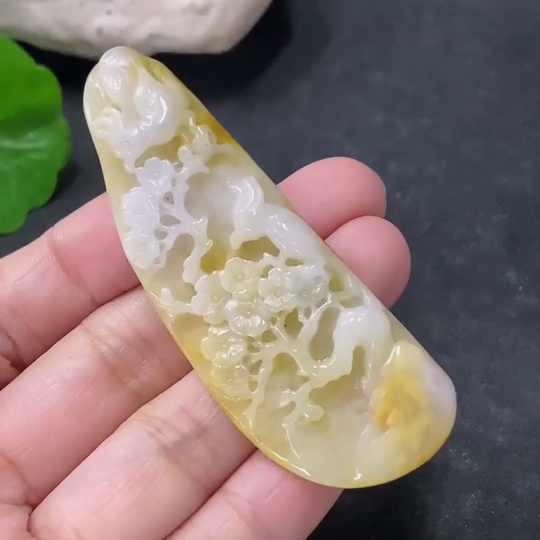 F33912470 Jadeite Pendant Magpie on Plum Branch Indicating Happiness, total weight approx. 16.66g, yellow part color origin undetermined