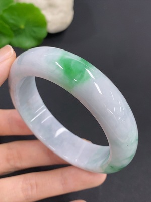 F42967897 翡翠正圈手镯 货品总重量约69.4克 圈口54