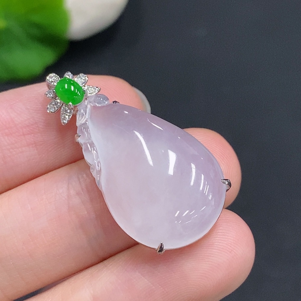 F31646104 Jadeite Fu Gua Inlaid Pendant 18k Gold Total Weight Approx. 5.3g with Diamond Accents