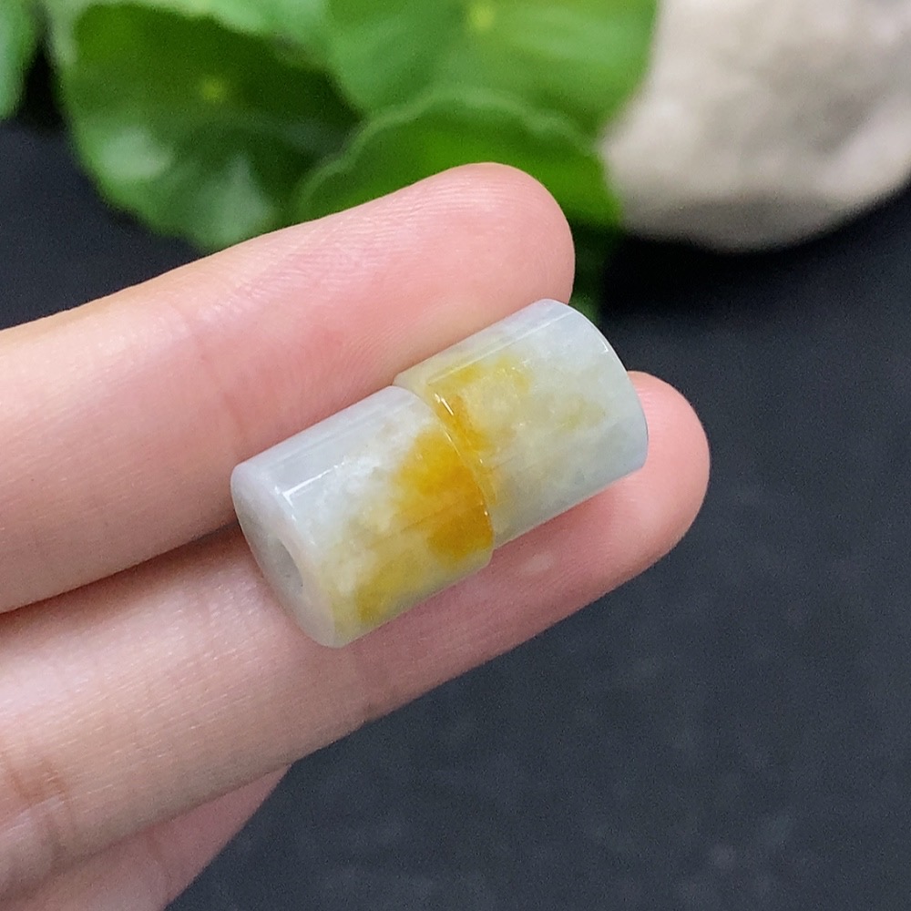 F34055971 Jadeite Road-Road-Pass Pendant, the color origin of the yellow part is undetermined