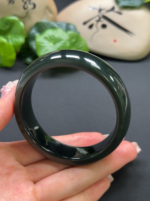 H41917225 和田玉正圈手镯 圈口58.4mm 总重约74.8g