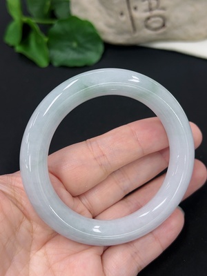 F46546139 翡翠圆条手镯 货品总重约54.16g 51.5圈口