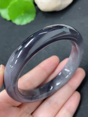 H42956601 和田玉正圈手镯 圈口57.8      货品总重约57g
