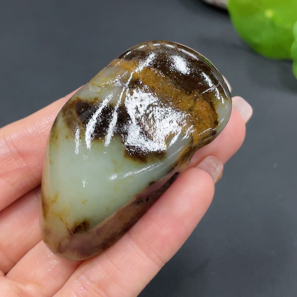 H23656252 Hetian Jade, undetermined cause of skin color, total weight about 68.2g